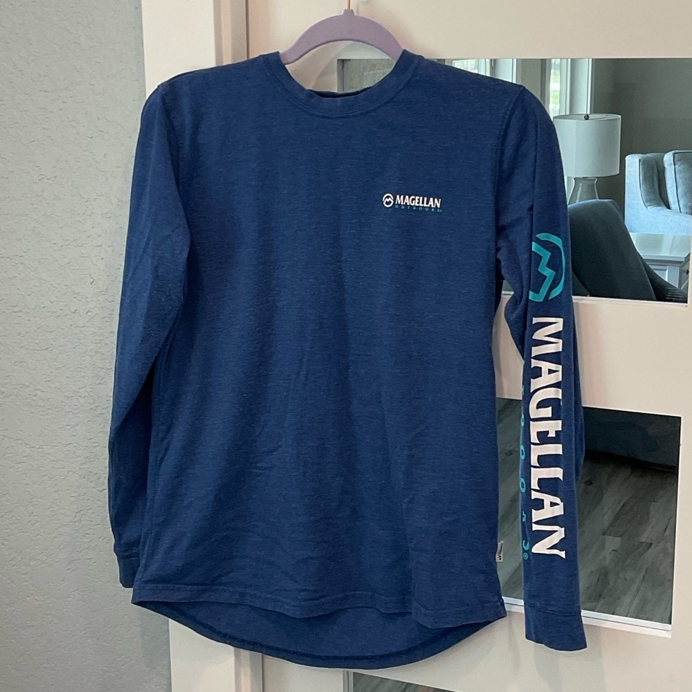 Magellan Outdoors Women’s Blue Long Sleeve Tee size small